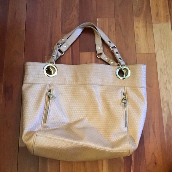 Steve Madden large shoulder bag in creamy gold color with gold accents. - Picture 3 of 6